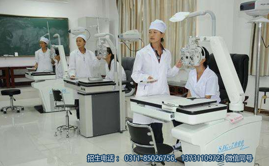 家莊白求恩醫(yī)學(xué)院眼視光專業(yè)課堂實(shí)際操作