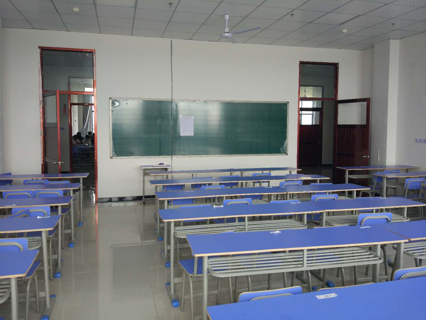 东佐校区教室囄.jpg 东佐校区教室囄.jpg