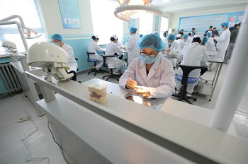 白求恩医学院初中L(fng)临床d.jpg