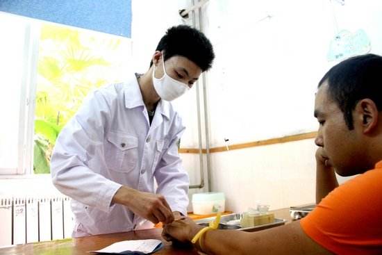 白求恩学护理的男?jpg 白求恩学护理的男?jpg