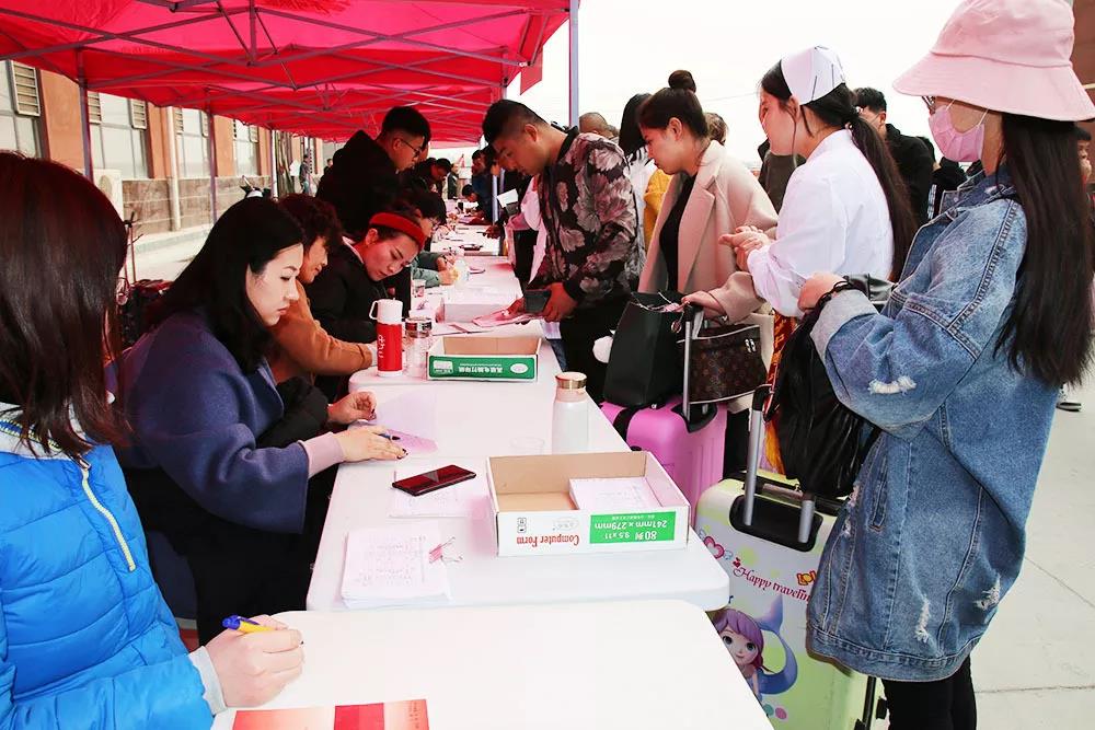 矛_庄白求恩d院春季新生报到现?jpg 矛_庄白求恩d院春季新生报到现?jpg