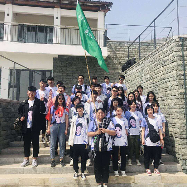 拓展提升素质Q凝聚放飞梦想—学校全体师生户外拓展活? src=