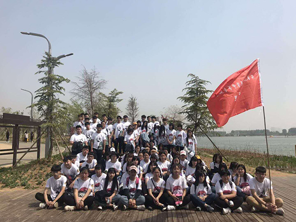 拓展提升素质Q凝聚放飞梦想—学校全体师生户外拓展活? src=