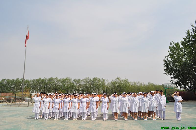 扬青春风采，展我校礼仪——我校隆重�D�?.12国际护士节礼仪大�? src=