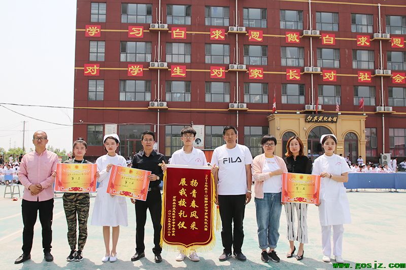 扬青春风采，展我校礼仪——我校隆重�D�?.12国际护士节礼仪大�? src=