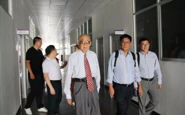 外籍友�h到白求恩��d��院访�?png