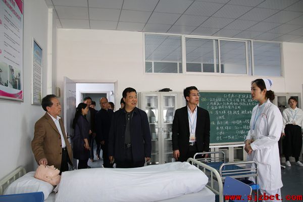 矛_庄白求恩d?020q春季招生简? src=