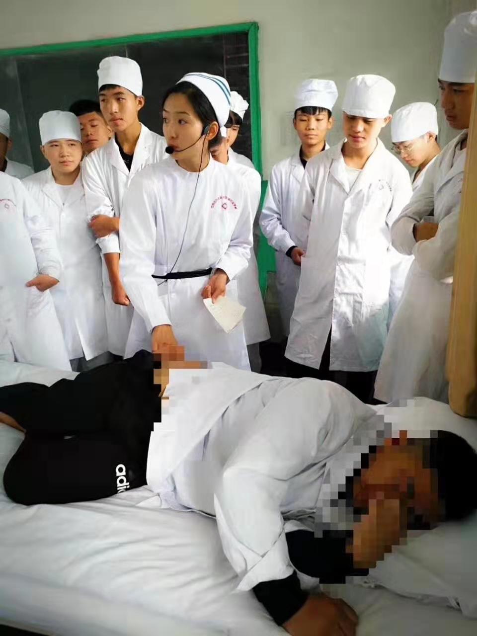 石家莊白求恩醫(yī)學院男生學護理的多嗎？.jpg