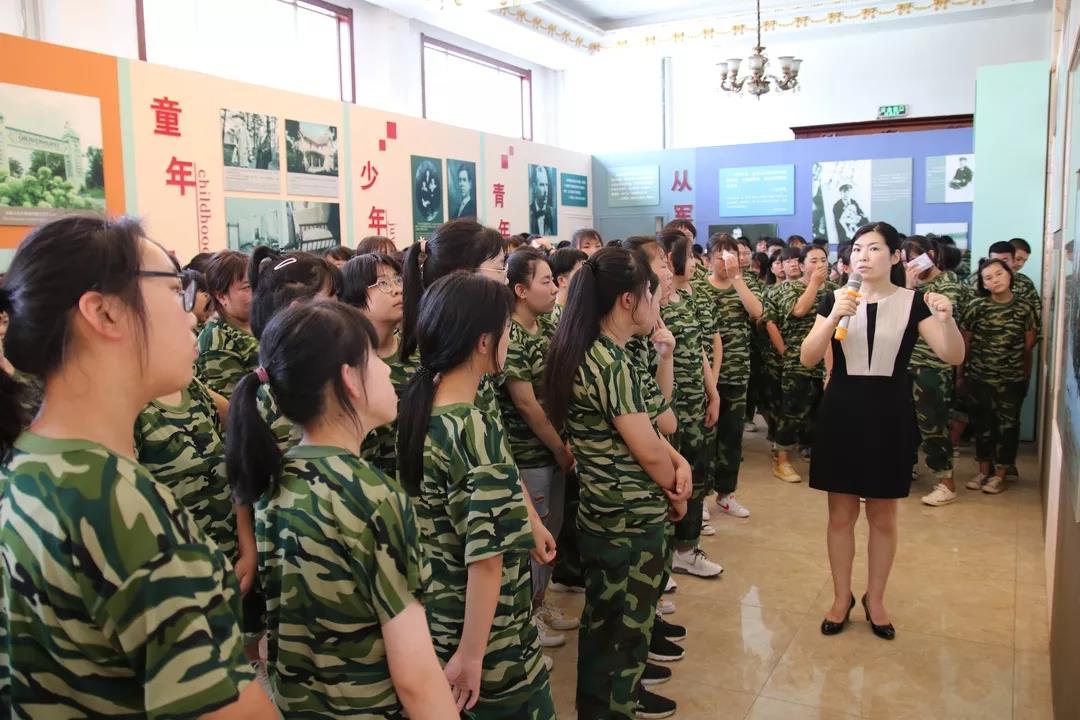石家莊白求恩醫(yī)學(xué)院接受白求恩教育.jpg
