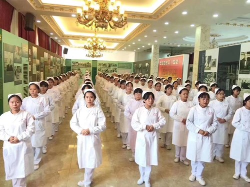 石家莊白求恩醫(yī)學(xué)院護(hù)士禮儀.jpg