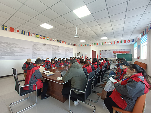 畅所�Ʋ言谈教�?砥砺前行向未�? src=