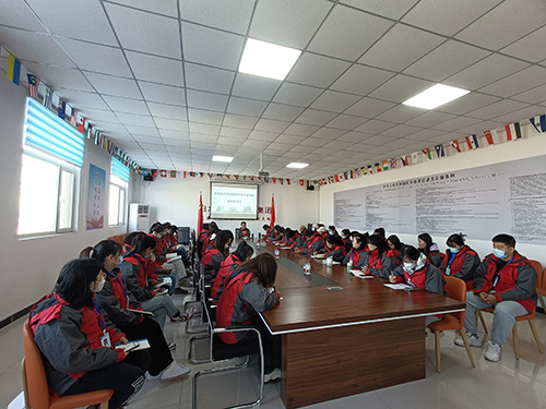 畅所�Ʋ言谈教�?砥砺前行向未�? src=